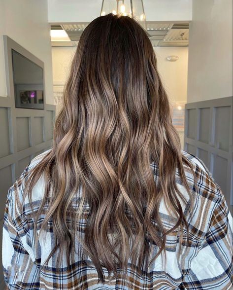 Wavy Light Brown Hair With Highlights, Highlights Brown Hair Unstyled, Beachy Light Brown Hair, Light Brown Lived In Hair, Light Brown Balayage Wavy Hair, Light Brunette Hair, Light Brunette, Cabello Hair, Hair Color Caramel