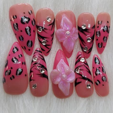 Medium Length Almond Gel Nails Set Of 10 The Measuring Guide Can Be Used As A Reference To Help With Understanding The Fit. Comes From Pet And Smoke Free Environment Each Set Is Handcrafted But Can Still Have Slight Imperfections Reusable With Proper Care Computer Screen Colors Vary Animal Print Almond Nails, Hot Pink And Black Nails Acrylics, Y2k Nails Acrylic Pink And Black, Nails Gyaru, Nails Color Black, Y2k Nails Leopard, Leopard Print Nails Y2k, Press On Nails Gyaru, Pink Cheetah Nails Y2k