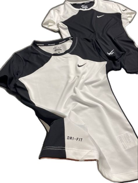 Sports Outfits Aesthetic, Adidas Workout Outfits, Gymwear Outfits, Sports Outfit, Sport Clothes, Sports Clothes, Fitness Wear Outfits, Volleyball Outfits, Simple Trendy Outfits