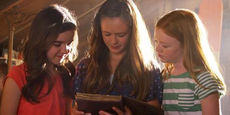 Just Add Magic is a whimsical new series on Amazon Video about 3 friends who find a magical cookbook & unravel a mystery about their town of Saffron Falls! Abby Donnelly, Pottermore Wand, Olivia Sanabia, Spice Chart, Random Vibes, Just Add Magic, Romantic Dream, Amazon Video, Inspirational Stories