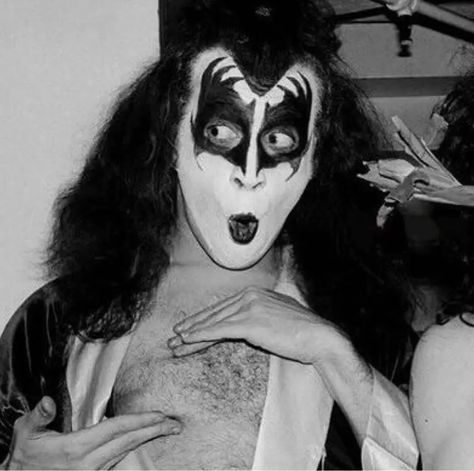 Kiss Band Funny Photos, Kizz Band, Kiss Band Funny, Kiss Artwork, Gene Simmons Kiss, Kiss Funny, Def Leppard Joe Elliot, Merry Kissmas, Kiss Members