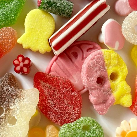 Sweet And Sour Candy, Swedish Candy, Gluten Free Gifts, Candy King, Gluten Free Candy, Vegan Candies, Candy Sweet, Junk Food Snacks, Candy Party Favors