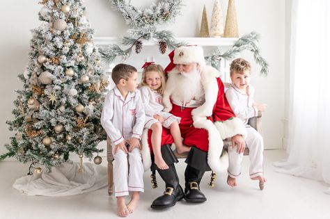 Professional Santa Photos, Santa Photoshoot, Santa Minis, Santa Mini Session, Santa Is Coming To Town, Heirloom Portraits, Santa Is Coming, Santa Mini, Hamilton Photography