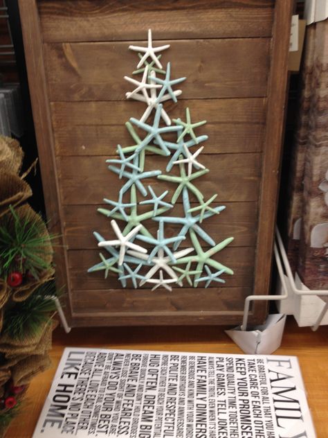 Starfish christmas tree! Starfish Crafts, Beach Props, Jingle Shells, Plates Ideas, Bbq Seafood, Christmas At The Beach, Starfish Jewelry, Aussie Christmas, Beachy Christmas