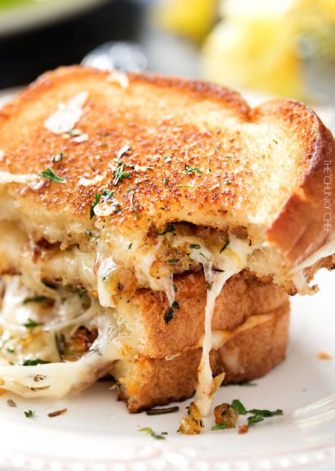 Ultimate Grilled Cheese | Gooey Gruyere and white cheddar cheese, savory rosemary butter, and herbed caramelized onions... need I say more? | http://thechunkychef.com Special Sandwiches, Melt Sandwiches, Grilled Cheese Recipes Gourmet, Fall Grilling, Gourmet Grilled Cheese Sandwich, Rosemary Butter, Ultimate Grilled Cheese, Grilled Sandwiches, Gourmet Grilled Cheese