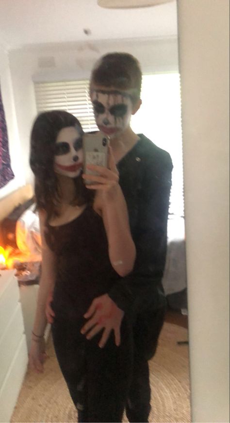 Carti Makeup Couple, Playboi Carti Vamp Makeup, Playboi Carti Halloween Costume, Carti Vamp Makeup, Clown Makeup Couple, Playboi Carti Clown Makeup, Playboi Carti Face Paint, Playboi Carti Halloween, Couple Clown Makeup