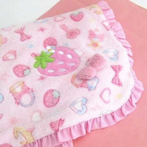 Sanrio Coquette, Cute Girly Stuff, Strawberry Sweets, Choco Biscuit, Mother Garden, Strawberry Aesthetic, Strawberry Things, Frog Wallpaper, Fantasy Furniture