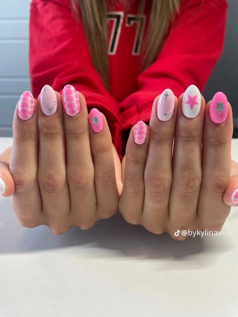 Rush Nail Ideas, Cute Gel Nails For School, Love Shack Fancy Nails, Cute Back To School Nails Acrylic, Bow Nail Ideas, Cute Funky Nails Summer, Pink Fun Nails, Nail Ideas Preppy, Bow Nails Design