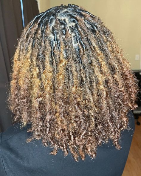 Fresh Retwist Locs, Starter Locs Retwist, Retwist Locs Style, Retwist Locs, Dreadlocks Hair Care, Locs Journey, Twisted Hair, Short Locs Hairstyles, Haute Hair