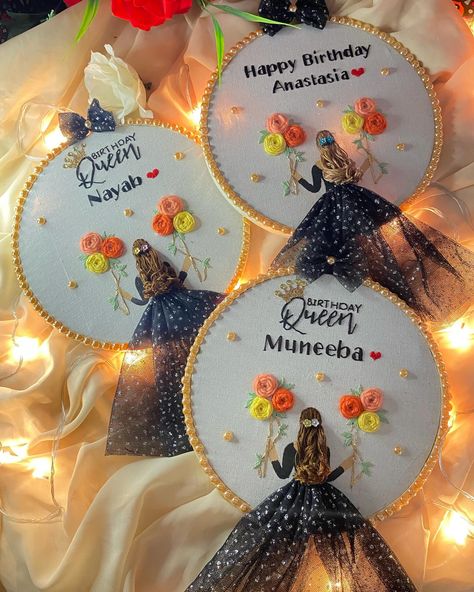 Celebrating special birthdays with a personal touch! 🎉💖 Each of these hoops is handcrafted with love, featuring unique floral embroidery, pearl details, and a charming dress design. Perfect for the Birthday Queens! 👑✨ . . . . . . (Birthday hoop embroidery, the hoop embroidery gift , birthday gift , gift for birthday, gift for her birthday, gift for friend birthday, birthday hoop) #HandmadeWithLove #BirthdayGifts #DIYGifts #EmbroideryArt #GiftIdeas #PersonalizedGifts #BirthdayQueen #SmallBusi... Unique Best Friend Birthday Gift Ideas Handmade, Birthday Hoop Embroidery, Birthday Gift Ideas Handmade, Best Friend Birthday Gift Ideas, Friend Birthday Gift Ideas, Gift Ideas Handmade, Gift Embroidery, Queen Gifts, Best Friend Birthday Gift