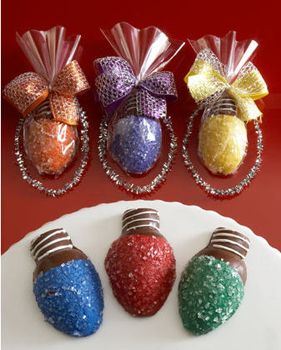 Chocolate covered strawberries Christmas lights...what a great idea! Christmas Sweets, 12 December, Covered Strawberries, Christmas Goodies, Chocolate Covered Strawberries, Noel Christmas, Holiday Baking, Holiday Treats, Christmas Treats