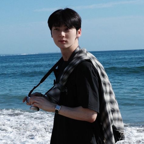 Hwang Min Hyun Icon, Hwang Minhyun Icons, Hwang Minhyun Boyfriend Material, Hwang Min Hyun, Min Hyun, First Boyfriend, Hwang Minhyun, Self Portrait Photography, Graphic Design Fun