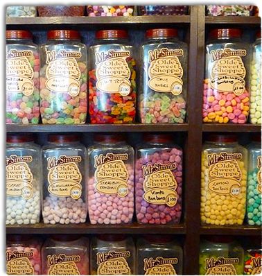 Candy Storage Ideas, Retro Sweet Shop, Old Fashioned Sweets, British Sweets, Candy Display, Sweet Jars, Christmas Sweets, Chocolate Sweets, Sweet Shop