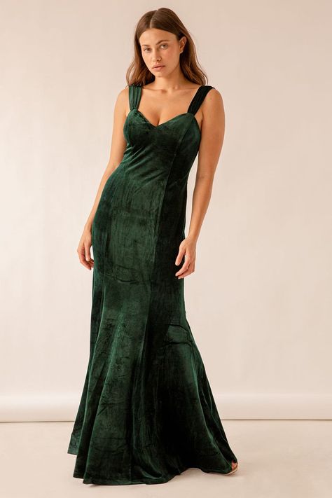 a424ed4bd3a7d6aea720b86d4a360f75desc35613155ri Emerald Dresses, Gorgeous Maxi Dresses, Green Velvet Dress, Velvet Clothes, Velvet Maxi Dress, Formal Dresses Gowns, Satin Maxi, Satin Maxi Dress, Maxi Dress Green