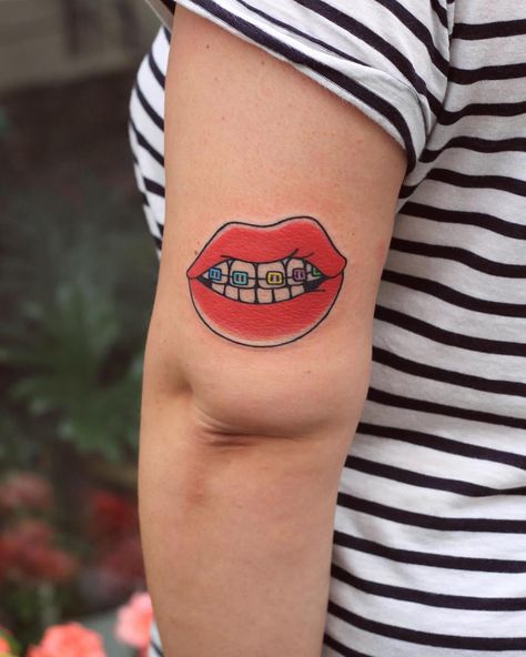 Tatouage bouche et bagues par @patrykhilton Trx, Red Lips, Braces, Do More, Triangle Tattoo, Tatting, Lips, Tattoos, On Instagram