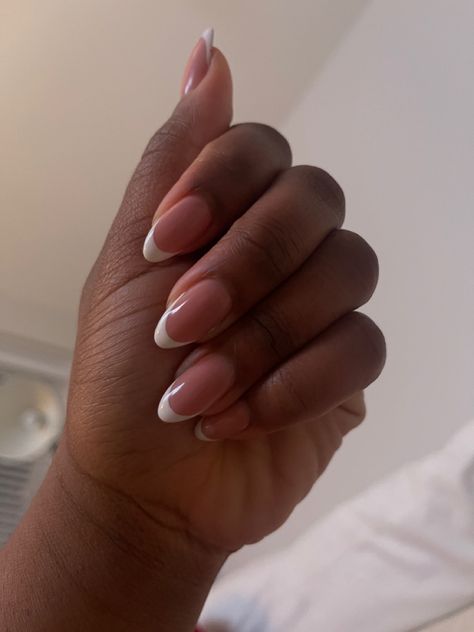 Narrow Almond French Tip, French Russian Nails, American Tip Nails Gel, Russian Acrylic Nails, Almond French Tip Nails Black Women, Dip French Tip Nails Almond, Russian Manicure French Tip, Short Russian Manicure, French Tip Manicure Natural