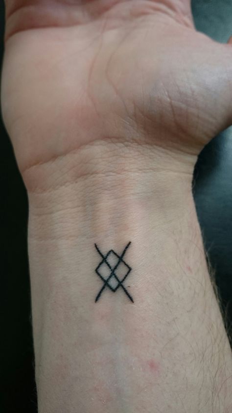 Gungnir Tattoo, Finger Tats, Norse Tattoo, Bicep Tattoo, Viking Tattoos, New Tattoos, Body Art Tattoos, Triangle Tattoo, Ideas Para