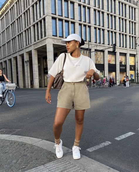 Spring And Summer Outfits Black Women, Classy Outfits With Shorts, Summer Elevated Casual, June Outfit Ideas, Elevated Basics Outfit Summer, Classy Everyday Outfits Summer Casual, Effortlessly Chic Outfits Casual, Conservative Summer Outfit, Modest Shorts Outfits