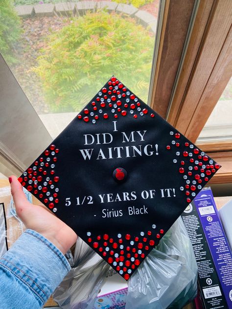 Graduation Cap Ideas Harry Potter, Harry Potter Graduation Cap Ideas, Harry Potter Grad Caps, Percy Jackson Graduation Cap, Harry Potter Graduation Cap, Funny Graduation Caps, Creative Graduation Caps, Harry Potter Quote, Graduation Hats