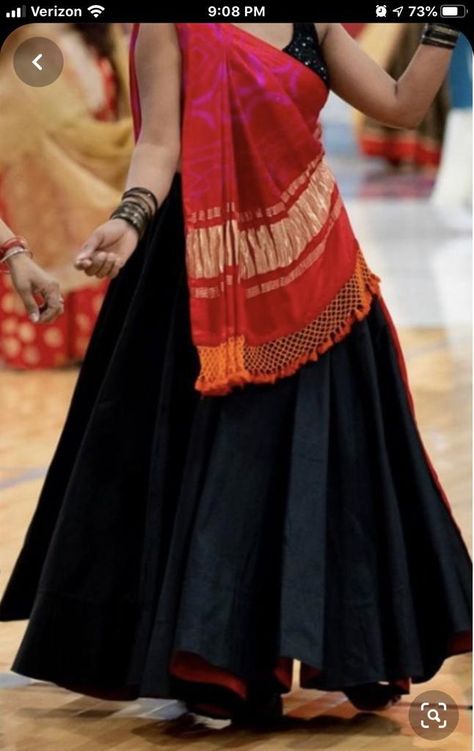 Black Garba Outfit, Black Chaniya Choli For Navratri, Designer Lehnga Choli, Choli Blouse Design, Chaniya Choli Designs, Garba Dress, Lehenga Choli Designs, Simple Lehenga, Indian Outfits Lehenga