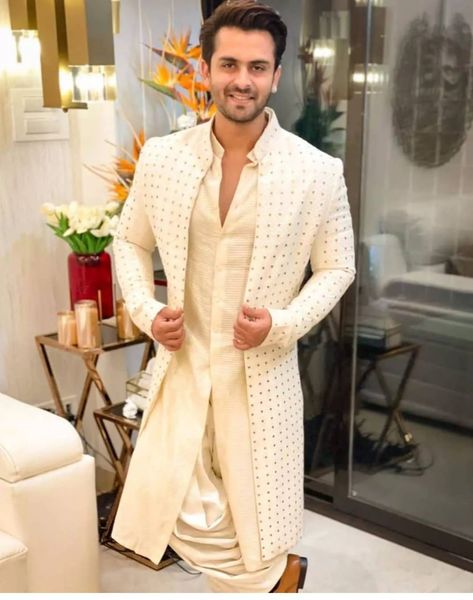 Open Achkan Men, Mens Wear For Sangeet Function, Outfit For Sangeet Function Men, Wedding Dresses Men Indian Sherwani, Sagai Dress For Men, Mens Outfit For Wedding Function, Sangeet Outfit For Groom, Open Sherwani Men, Mens Wedding Outfit