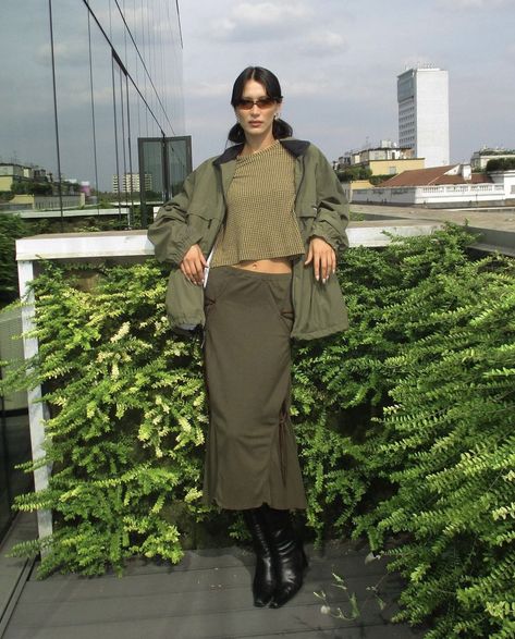 Bella Hadid Green Dress, Green Maxi Skirt Outfit, Green Monochrome Outfit, Long Skirt Outfits Aesthetic, Winter Maxi Skirt Outfit, Cargo Skirt Outfit, Long Green Skirt, Skirt Outfits Aesthetic, Green Maxi Skirt