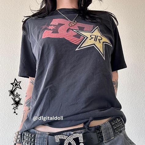 ★ y2k grunge skater emo tee ★ 2000s dc rockstar tee... - Depop Dc Shirt Y2k, 2000s Shirts Graphic Tees, Y2k Emo Fashion, 2000s Grunge Aesthetic, Ny Clothes, 2000s Shirts, Masc Girl, Outfits 2000s, Y2k Emo