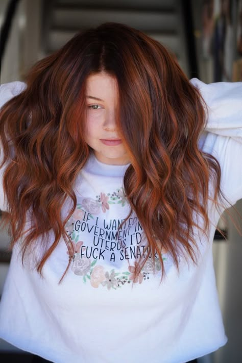 Shadow Roots Red Hair, Dark Roots Red Ends, Cooper Hair Color With Dark Roots, Red Hair With Root Smudge, Copper Hair With Shadow Root Dark, Copper Halo Hair, Low Maintenance Red Hair, Cowgirl Copper Balayage, Black And Copper Hair