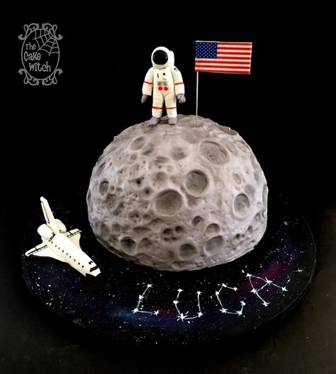 First Man On The Moon Birthday cake - Moon Shaper and a Spaceman and Space shuttle Fondant Figurines Moon Birthday Cake, Solar System Cake, First Man On The Moon, Ideas For Birthday Cake, Birthday Cake Kids Boys, Rocket Cake, Ideas Bautizo, Planet Cake, Moon Birthday