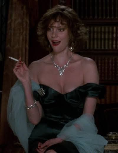 Scarlet Clue, Clue 1985, Miss Scarlet, Clue Movie, Film Character, Couples Halloween Outfits, Couple Halloween, Iconic Women, Couples Costumes