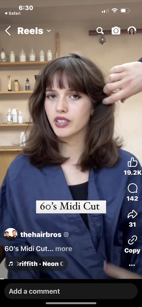 Rare Haircuts, 60s Bangs Hair, 90s Supermodel Hair Short, 60s Mid Length Hair, Red Hair Cuts Medium, 60s Midi Haircut, 90s Haircut With Bangs, 60s Midi Cut, 60s Haircut