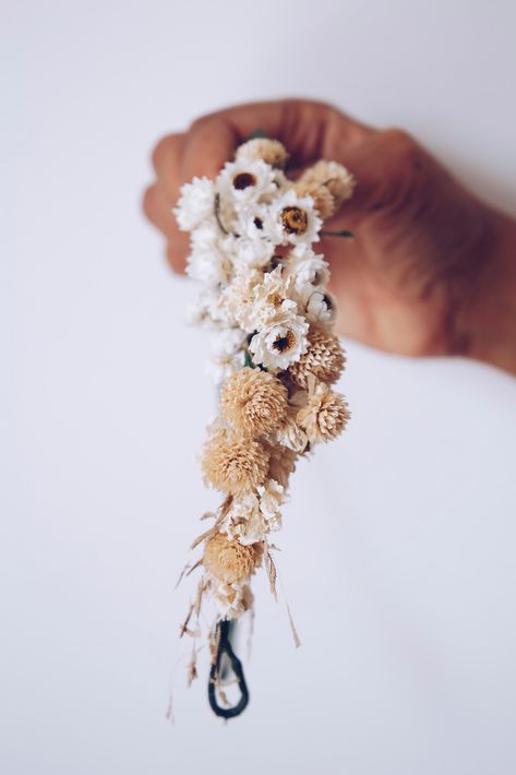 Flower Crown Instructions, How To Make A Dried Flower Crown, Dried Floral Crown, Dried Flowers Garland, Dry Flower Crown, Dried Flower Crown Diy, How To Make A Flower Crown, Flower Crowns Diy, Diy Flower Crown Tutorial