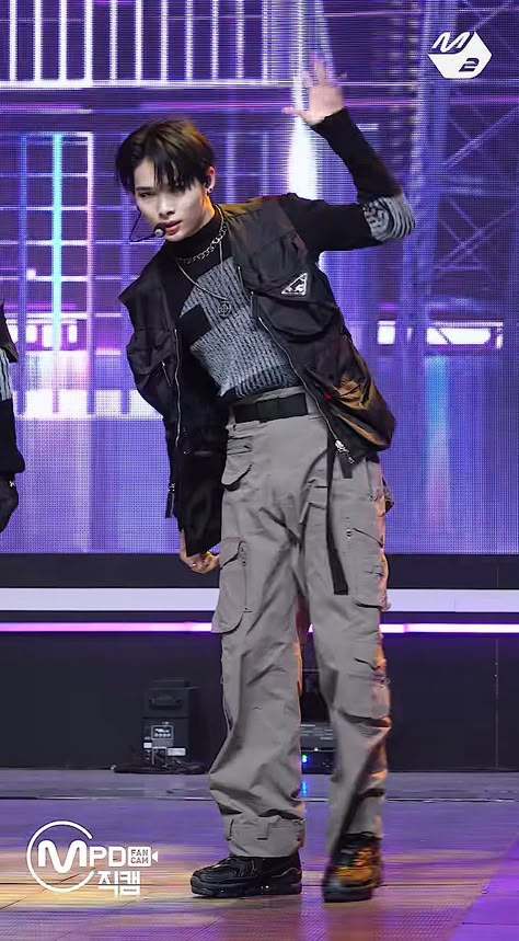 Futuristic Outfit Men, Futuristic Outfits, Kpop Dress, Masculine Fashion, Street Fashion Men Streetwear, Cool Outfits For Men, Kpop Fashion Outfits, Kpop Outfits, Stage Outfits