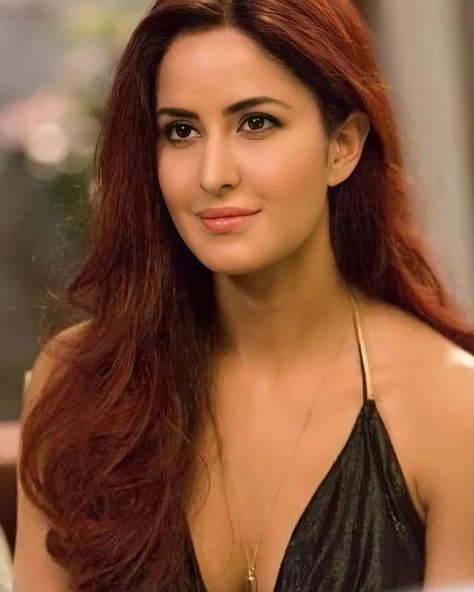 Areej on Instagram: “The iconic red hair look” Red Hair Olive Skin, Dark Red Purple Hair, Red Purple Hair, Red Hair Looks, Classy Hairstyles, Beautiful Haircuts, Olive Skin, Cute Couple Images, Katrina Kaif