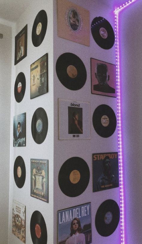 Room Ideas Punk, Grunge Room Ideas Punk Rock, Grunge Room Aesthetic, Record Aesthetic, Room Ideas Aesthetic Trippy, Room Ideas Aesthetic Grunge, Grunge Room Ideas, Room Ideas Aesthetic Vintage, Vinyl Record Art Ideas