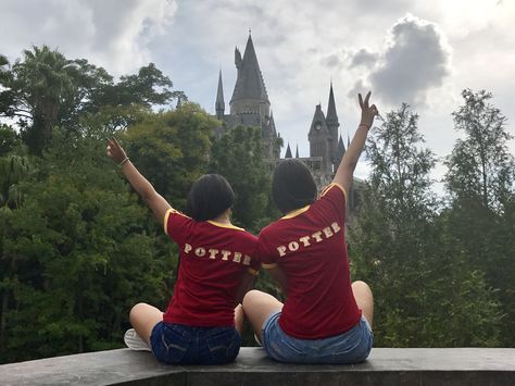 Harry Potter Bachelorette Party, Harry Potter Bachelorette, Best Friend Dates, Harry Potter Friends, The Wizarding World Of Harry Potter, Fotos Goals, Universal Studios Orlando, School Trip, Wizarding World Of Harry Potter