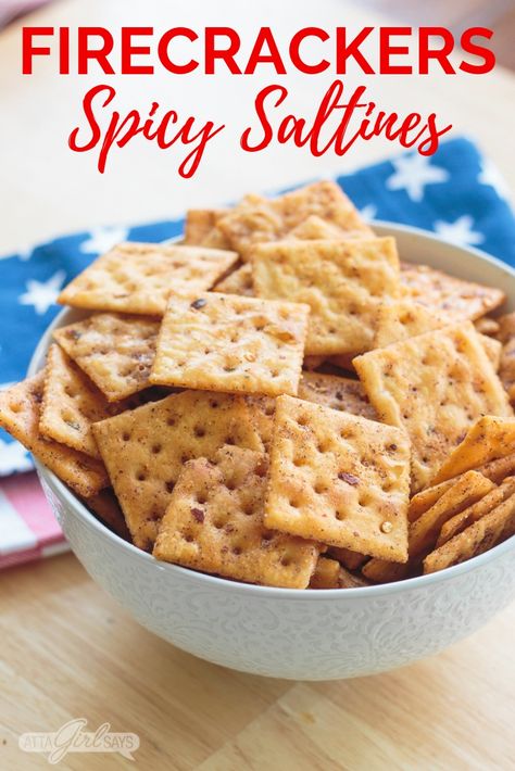 Spicy Firecracker crackers, made with Saltine crackers, are a fiery, crispy party appetizer. Dip the hot, spicy crackers in Ranch dressing or crumble them on top of your favorite chili recipe. Cracker Mix Recipes, Spicy Saltines, Firecrackers Recipe, Alabama Firecrackers, Crackers Homemade, Appetizer Boards, Spicy Crackers, Homemade French Onion Dip, Seasoned Crackers