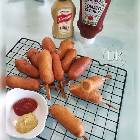 Mini Corn Dog recette Américaine. Spicy Brown Mustard, Corn Dog, Brown Mustard, X Twitter, Tomato Ketchup, Polenta, Ketchup, Corn, Mustard