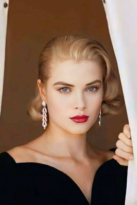 Grace Kelly Style, Classic Hollywood Glamour, Princess Grace Kelly, Celebrity Makeup Looks, Classic Actresses, Vintage Fashion Photography, Norma Jeane, Princess Grace, Enamels