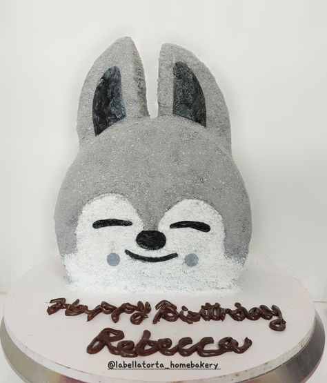 Bangchan Birthday Cake, K Pop Cake Ideas, Bangchan Cake, Skzoo Cake, Skz Cake, Skz Birthday, Confirmation Cake, Brownies Cake, Wolf Chan