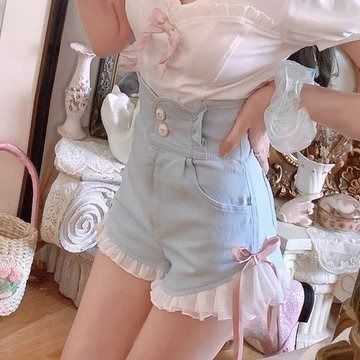 Ropa Upcycling, Kawaii Outfit Ideas, Lace Denim Shorts, Kawaii Fashion Outfits, Denim And Lace, Denim Short, Really Cute Outfits, Kawaii Clothes, Short En Jean