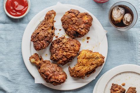 Make KFC Original Fried Chicken at Home Suya Spice, Chicken Margherita, Gourmet Steak, Kentucky Fried Chicken, Kfc Recipe, Buttermilk Chicken, Kentucky Fried, Southern Fried Chicken, Cooked Chicken