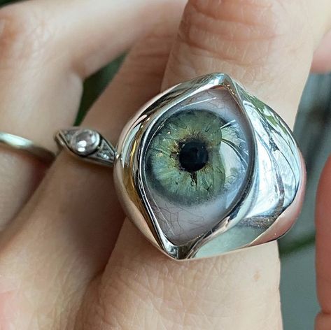 Realistic eye ring Eyeball Ring, Jewel Tattoo, Eye Rings, Accessory Inspo, Crafts To Make And Sell, Eye Ring, Brooklyn New York, Lovely Jewellery, Fancy Outfits