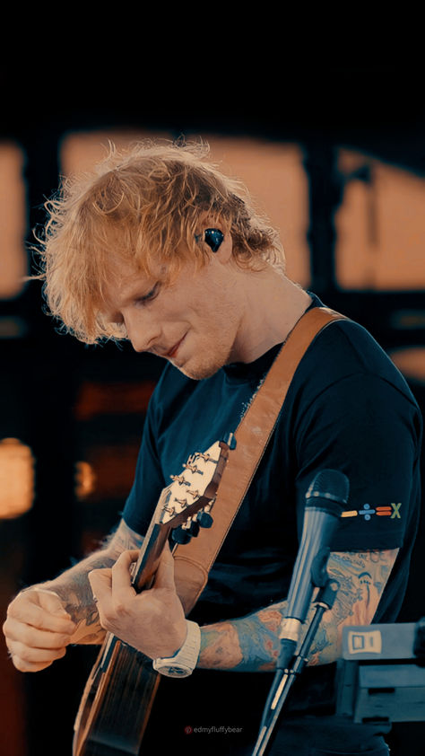 Ed Sheeran in Houston, Texas📍 Ed Sheeran Playlist Cover, Ed Sheeran Photoshoot, Ed Sheeran Aesthetic, Ed Sheeran Poster, Ed Sheeran Wallpaper, Niche Photography, Ed Sheeran Tattoo, Teddy Photos, Celebrity Singers