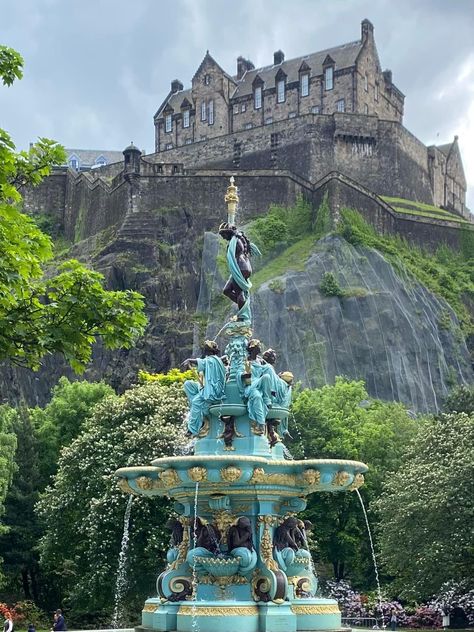 Edinburgh Castle and the Ross Fountain. Edinburgh Castle, Edinburgh, Castle