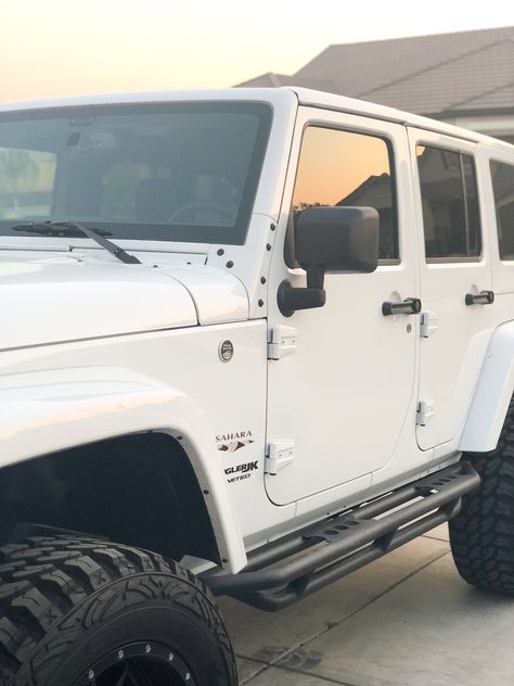 White Sahara Jeep Wrangler, White Jeep Aesthetic Interior, White Rubicon Jeep, White Jeep Sahara, White Jeep Wrangler Sahara, Jeep Wrangler White, Jeep Hard Top, Jeep Interior, White Jeep Wrangler