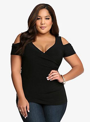 Surplice Top, Trendy Plus Size Clothing, Plus Size Fashion For Women, Curvy Girl Fashion, Dress Shapes, Plus Size Womens Clothing, Up Girl, Trendy Plus Size, Curvy Fashion