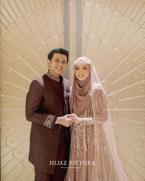 Islamic Bride, Islamic Wedding Dress, Wedding Dress Hijab, Muslim Wedding Hijab, Wedding Hijab Styles, Bridal Hijab Styles, Muslim Outfit, Pashmina Hijab, Muslimah Wedding Dress