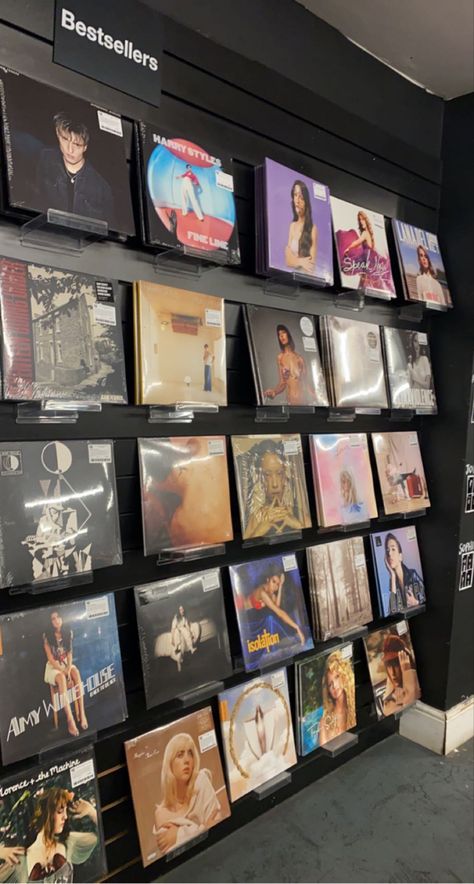 Record Collection Aesthetic, Harry Styles Record, Clairo Vinyl Aesthetic, Taylor Swift Aesthetic Vynil, Vinyl Records Harry Styles, Vinyl Aesthetic Harry Styles, Vinyls Ariana Grande, Vinyl Shelf, Harry Styles Fine Line