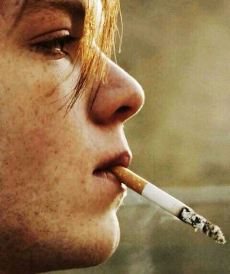 Ian Gallagher wearing the hell out of that cigarette Shameless Characters, Lip Gallagher, Ian Gallagher, Ian Shameless, Shameless Tv Show, Ian And Mickey, Mickey And Ian, Jerome Valeska, Cameron Monaghan